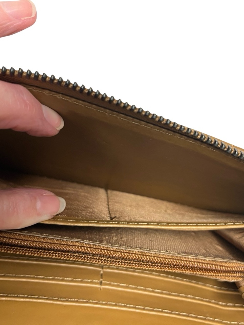 Badgley Mischka Wallet Quilted Tan Zip-Around - Women's Leather Wallet New Clean - Picture 10 of 13